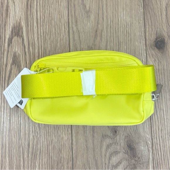 NWT Lululemon Everywhere Belt Bag In Daisy Glow - Picture 2 of 10